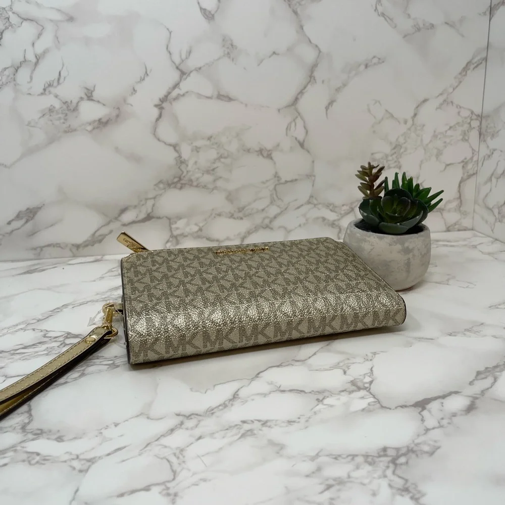 Michael Kors Wallet - Picture 5 of 7